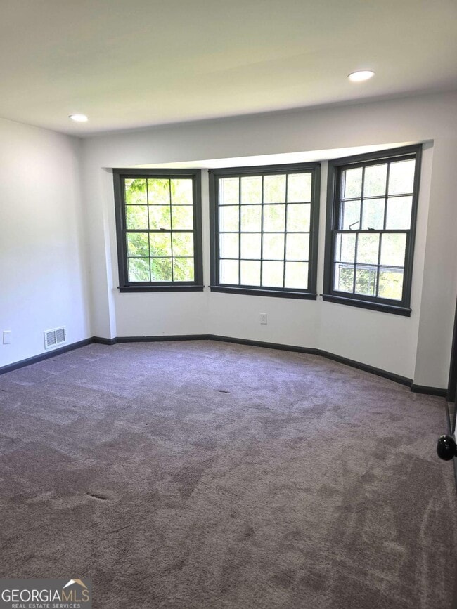 Building Photo - 490 Village Green Ct SW