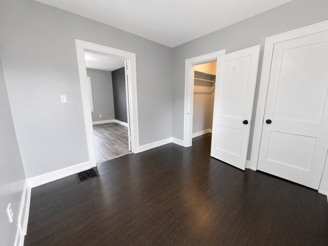 Building Photo - Charming North Linden Home with Fenced Backyard