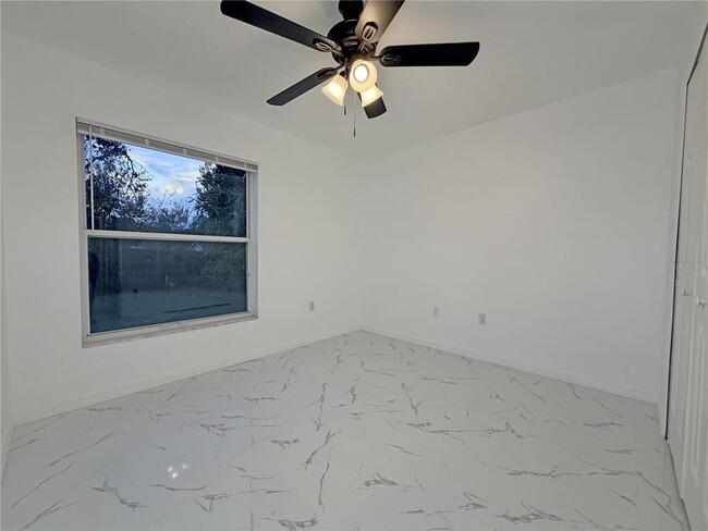 Building Photo - 1820 Hallcrest Dr