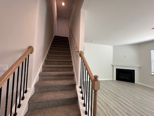 Building Photo - Brand New Home