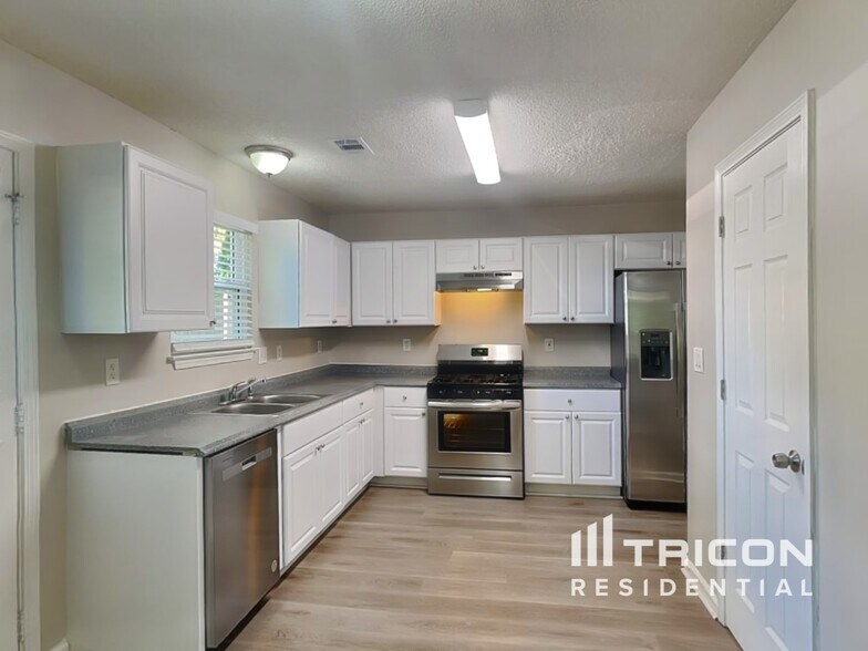 Building Photo - 2121 Serenity Dr NW