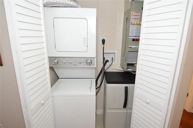 Building Photo - 213 Sea Horse Dr SE