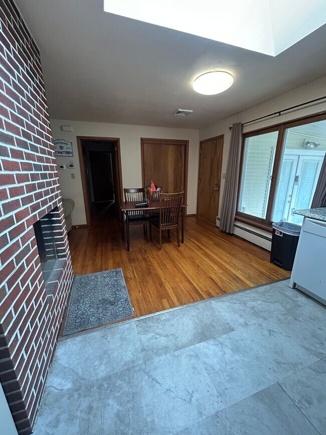 Building Photo - Charming Downtown State College Ranch Home Available August 2026