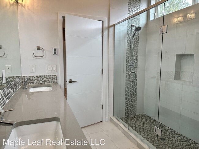 Building Photo - 4 br, 4.5 bath House - 4603 S. Juneau Street