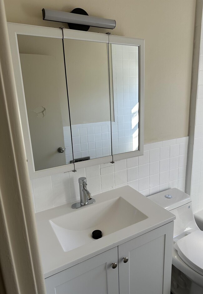 Building Photo - 48 Nelson Dr