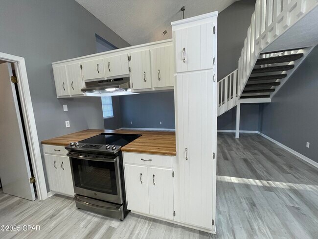 Building Photo - 132 Parker Village Cir
