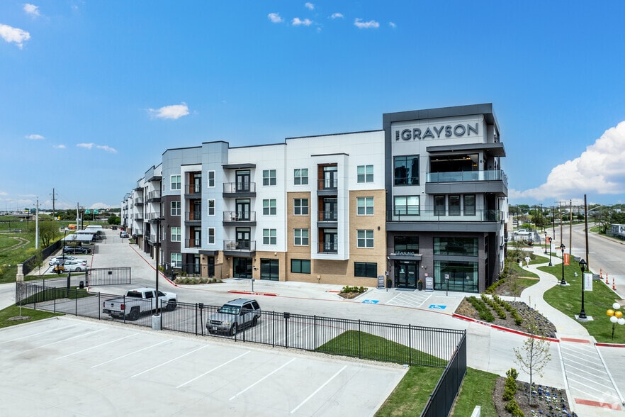 Building Exterior - The Grayson on 4th
