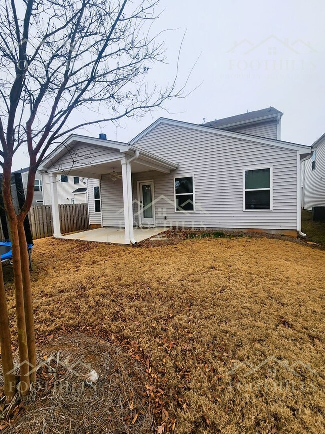 Building Photo - 18 Chalet Ct