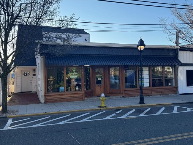 Building Photo - 126 E Main St