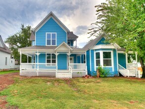 Building Photo - Beautiful 4 bedroom home in Guthrie - Move in Deposit-Free! (If Qualified)