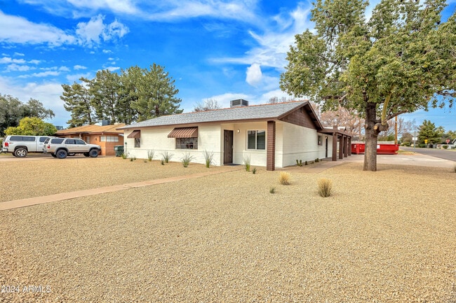Primary Photo - 922 E Orange Dr