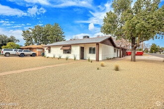 Building Photo - 922 E Orange Dr