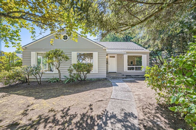 Primary Photo - 3 bed/2 ba home in Seattle's Maple Leaf ne...