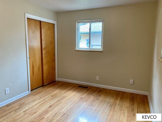 Building Photo - Ranch-Style Home in Campus West