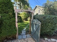 Building Photo - Winter Rental: Available Now-May 31