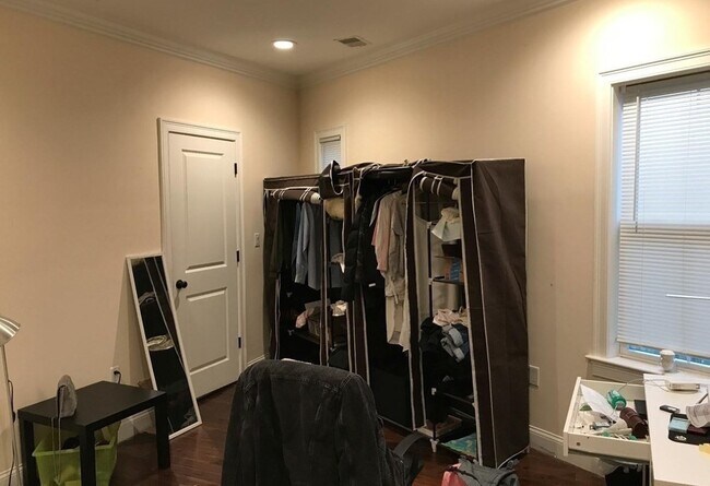 Building Photo - 140 Marcella St