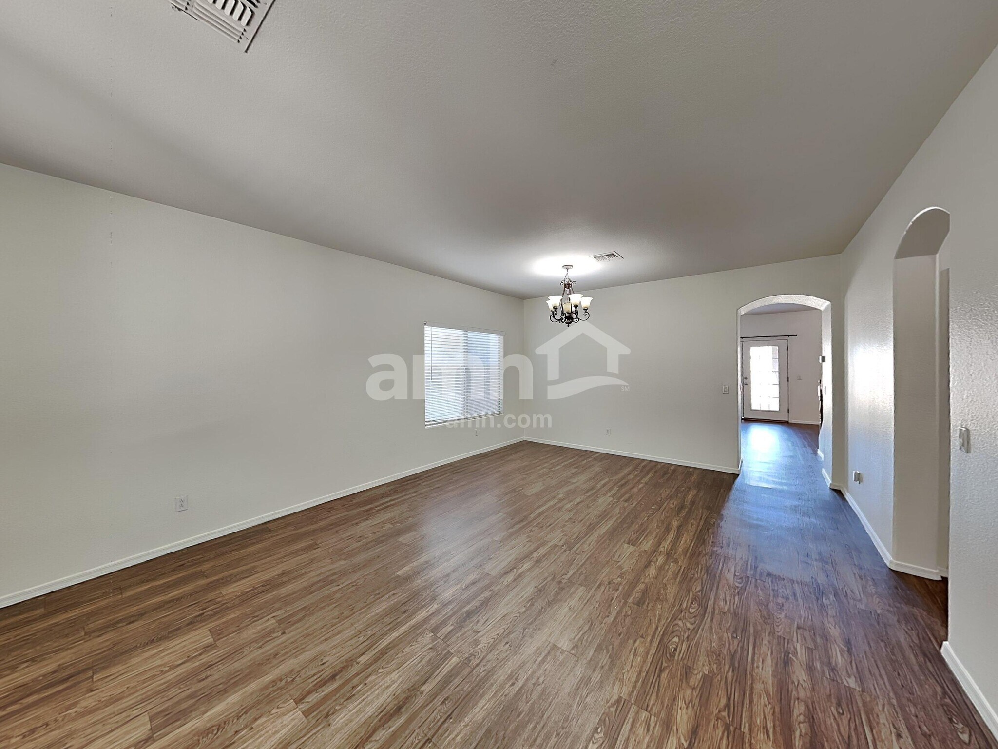 Building Photo - 782 E Christopher St