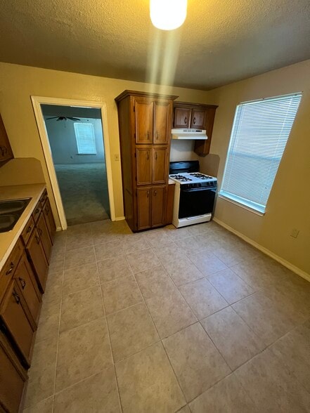 Kitchen - 7215 Apache St