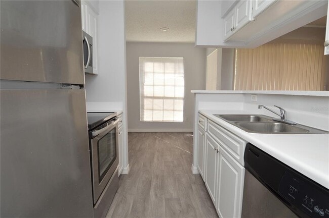 Building Photo - 8635 Mallard Reserve Dr