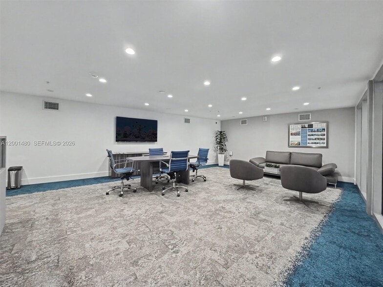 Building Photo - 2950 NE 188th St