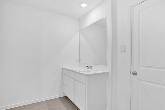Building Photo - 835 Madrono Dr