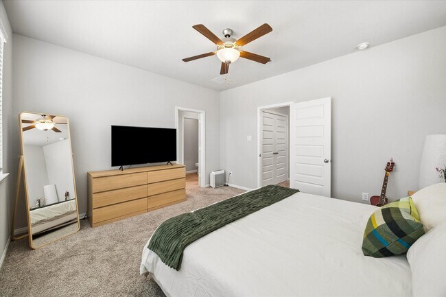 Building Photo - 9808 Rugged Oaks Dr