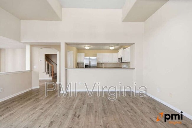 Building Photo - 1002 Nicklaus Dr