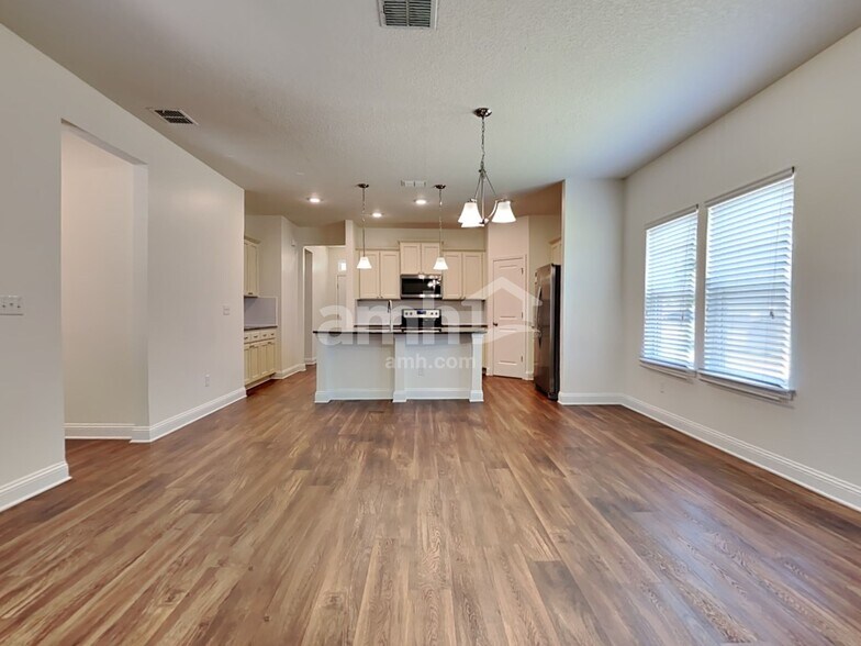 Building Photo - 653 Welcome Home Dr