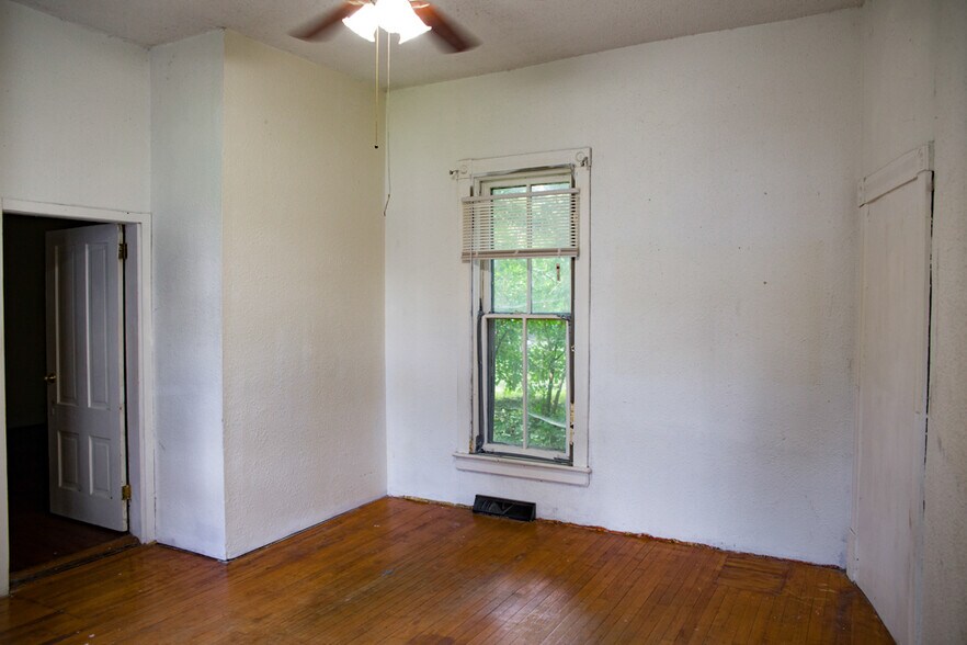 Building Photo - 2108 Talmage Ave SE