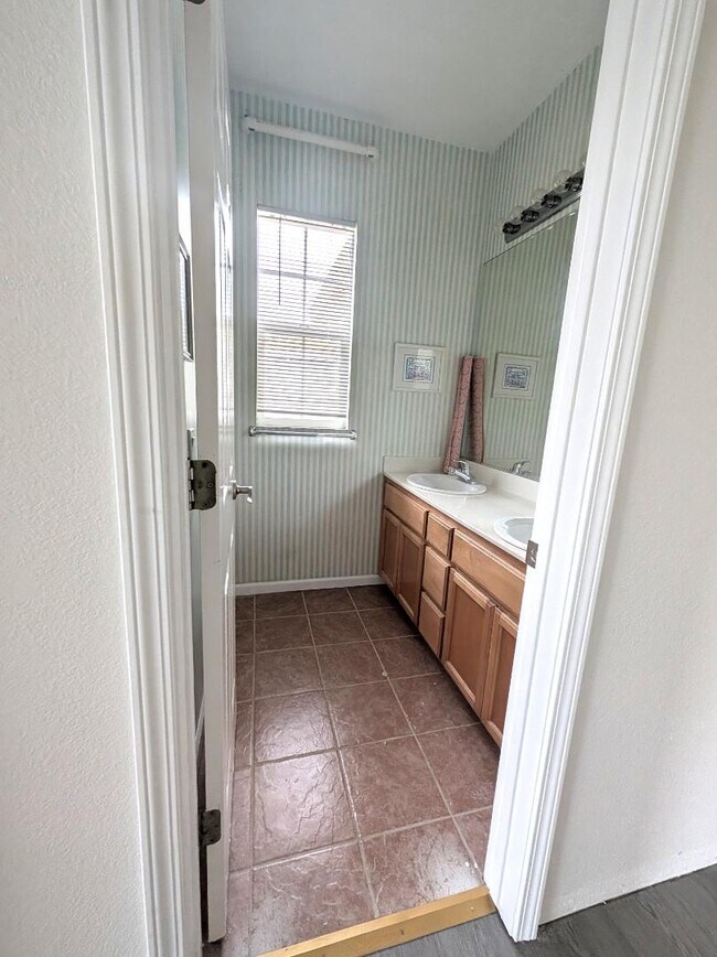 Building Photo - 1901 Oregano Way