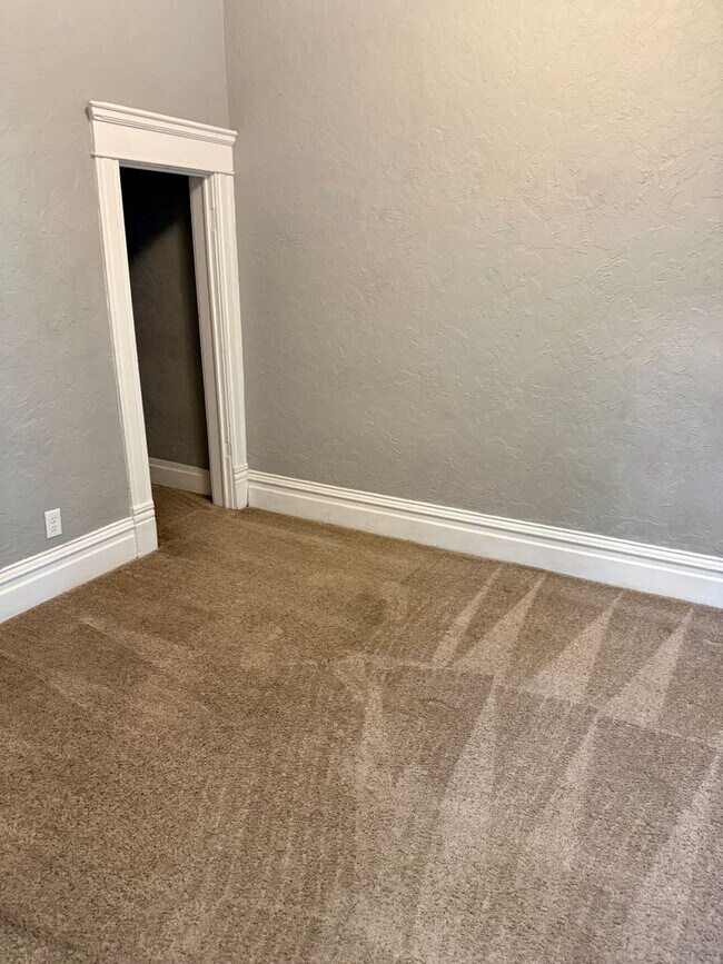 Building Photo - Downtown Boise-Located close to everything!!