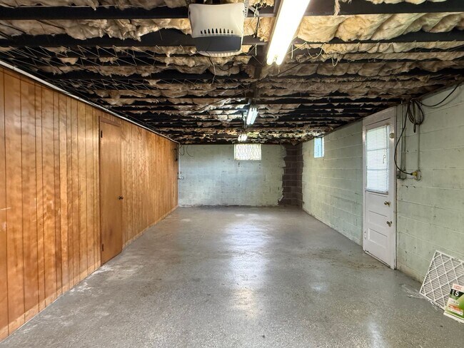 Building Photo - Beautiful 3 bedroom- North Johnson City
