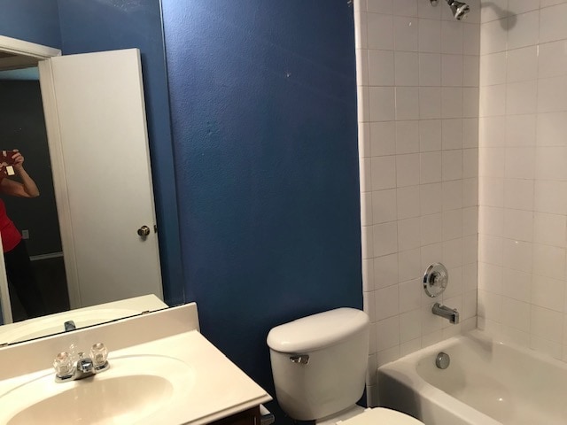 Building Photo - 2215 Sumac Dr