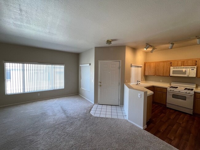 Building Photo - Green Valley Condo w/ Garage