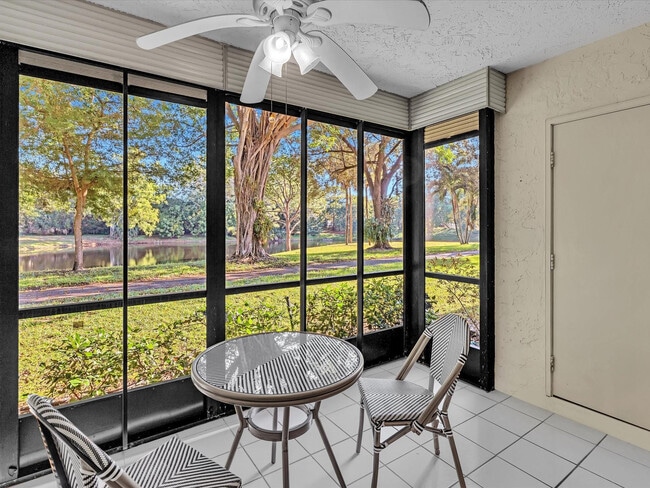 Building Photo - 5087 Oakhill Ln