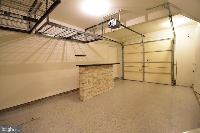 Building Photo - 5053 Kilburn St