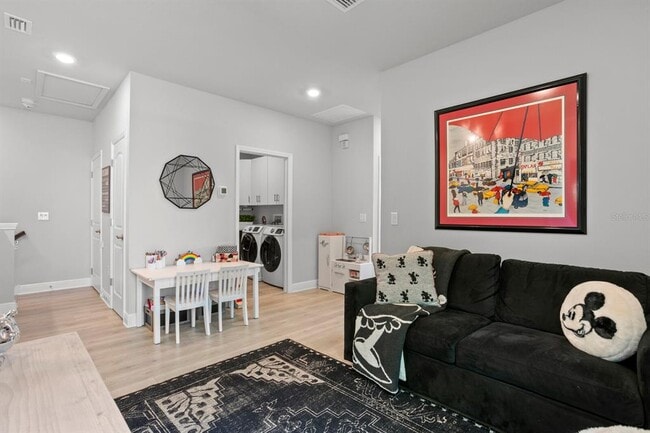 Building Photo - 408 S Matanzas Ave