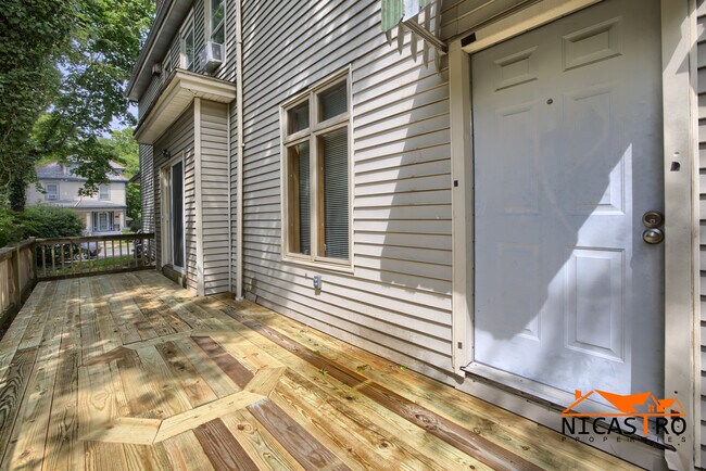 Building Photo - 2254 Indianola Ave