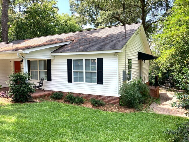 Building Photo - Charming 3 bed, 3 bath Home in Prime Augusta Location
