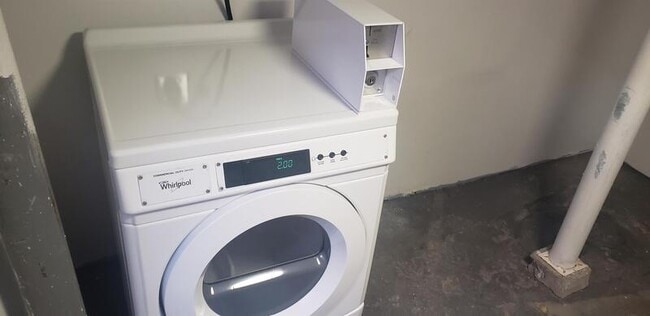 Building Photo - 453 Vineyard Ave