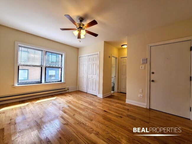 Building Photo - 0 bedroom in CHICAGO IL 60657
