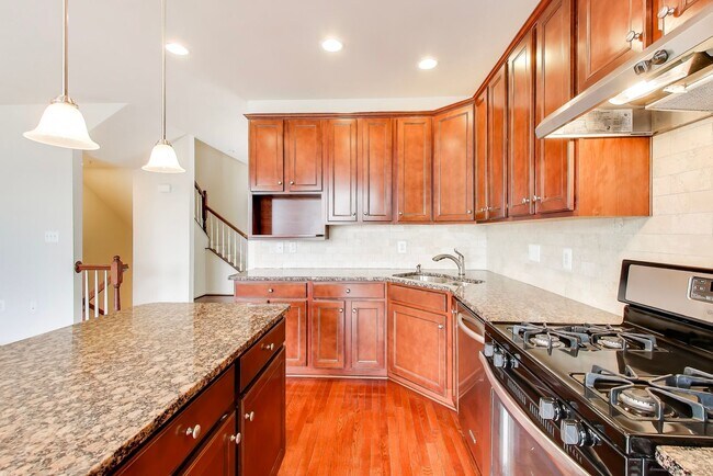 Building Photo - Beautiful Garage Townhouse in Poplar Run - Minutes to Glenmont METRO & I-200!