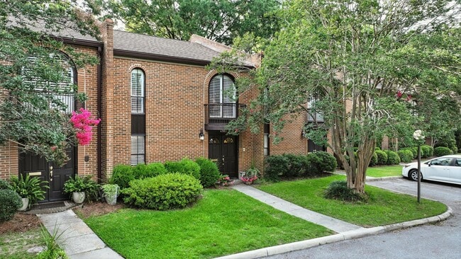 Primary Photo - Spacious 2 -story townhome in the heart of Forest Acres