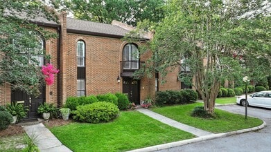Building Photo - Spacious 2 -story townhome in the heart of...