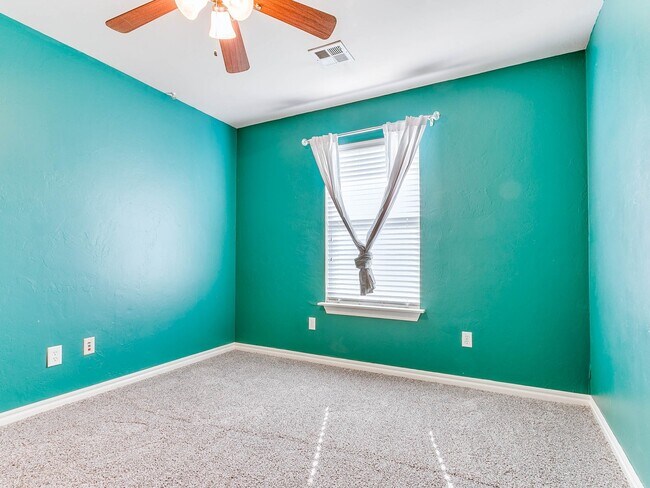 Building Photo - 2724 Busheywood Dr