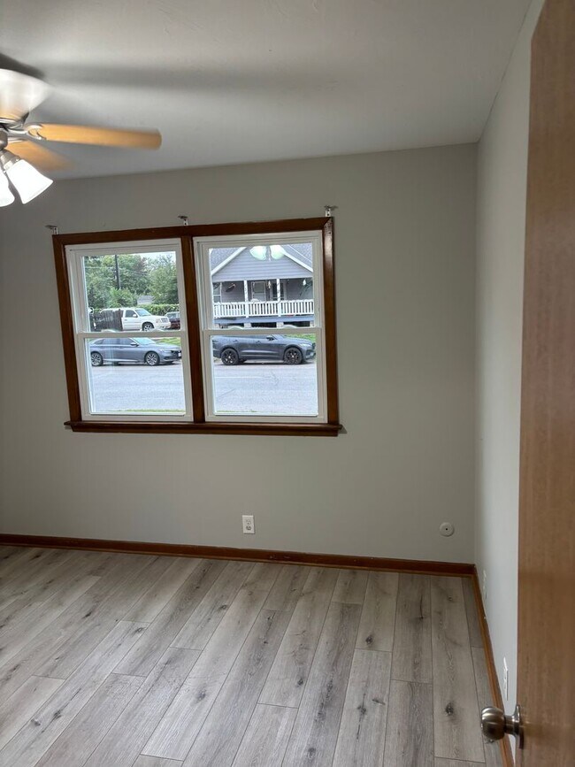 Building Photo - Eacker Rentals (1730 S 17th St)