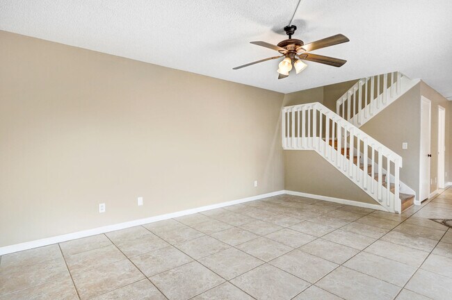 Building Photo - 2111 Vista Oaks Cir NE