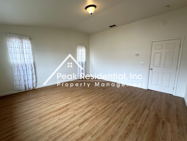 Building Photo - 1811 Waterfall Dr