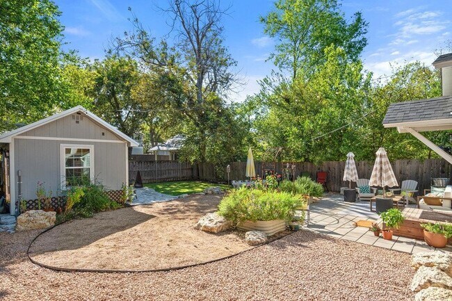 Building Photo - 4905 Duval St