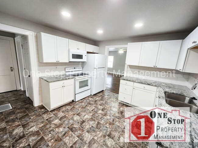 Building Photo - Adorable  Remodeled 3 Bedroom 2 Bathroom C...